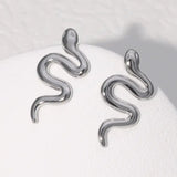 Pendientes de acero inoxidable de temperamento simple con baño de oro de 18 quilates que no se decoloran