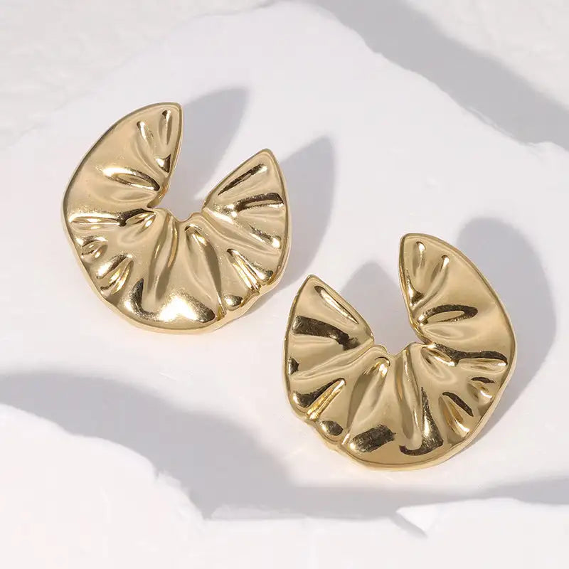 Pendientes de acero inoxidable de temperamento simple con baño de oro de 18 quilates que no se decoloran