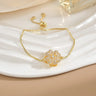 Pulsera sencilla de cobre puro chapada en oro con flores giratorias que conserva el color