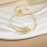 Pulsera sencilla de cobre puro chapada en oro con flores giratorias que conserva el color