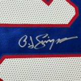 Camiseta de fútbol americano enmarcada, autografiada y firmada por OJ Simpson, 35 x 39, color blanco búfalo, JSA COA