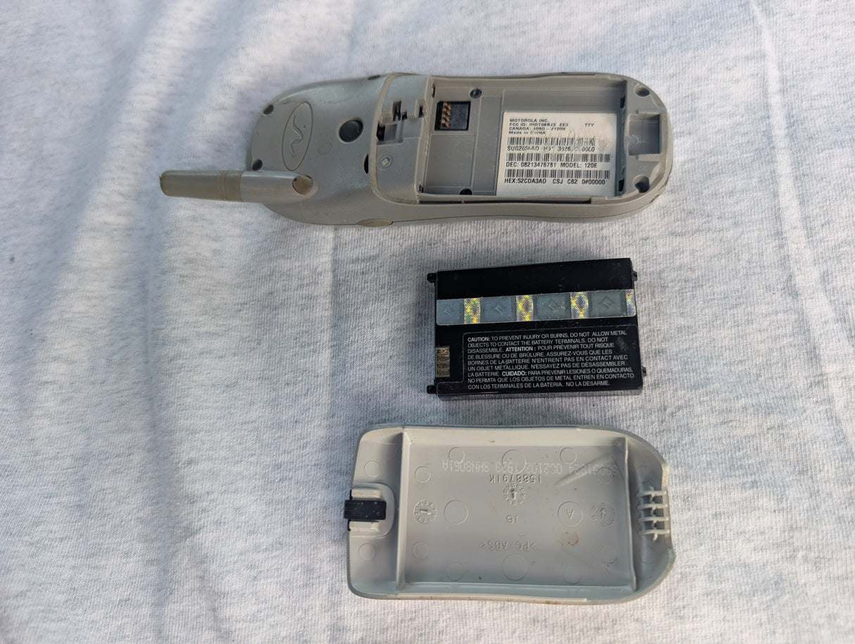Motorola 120e  Silver (Verizon) Cellular Cell Phone