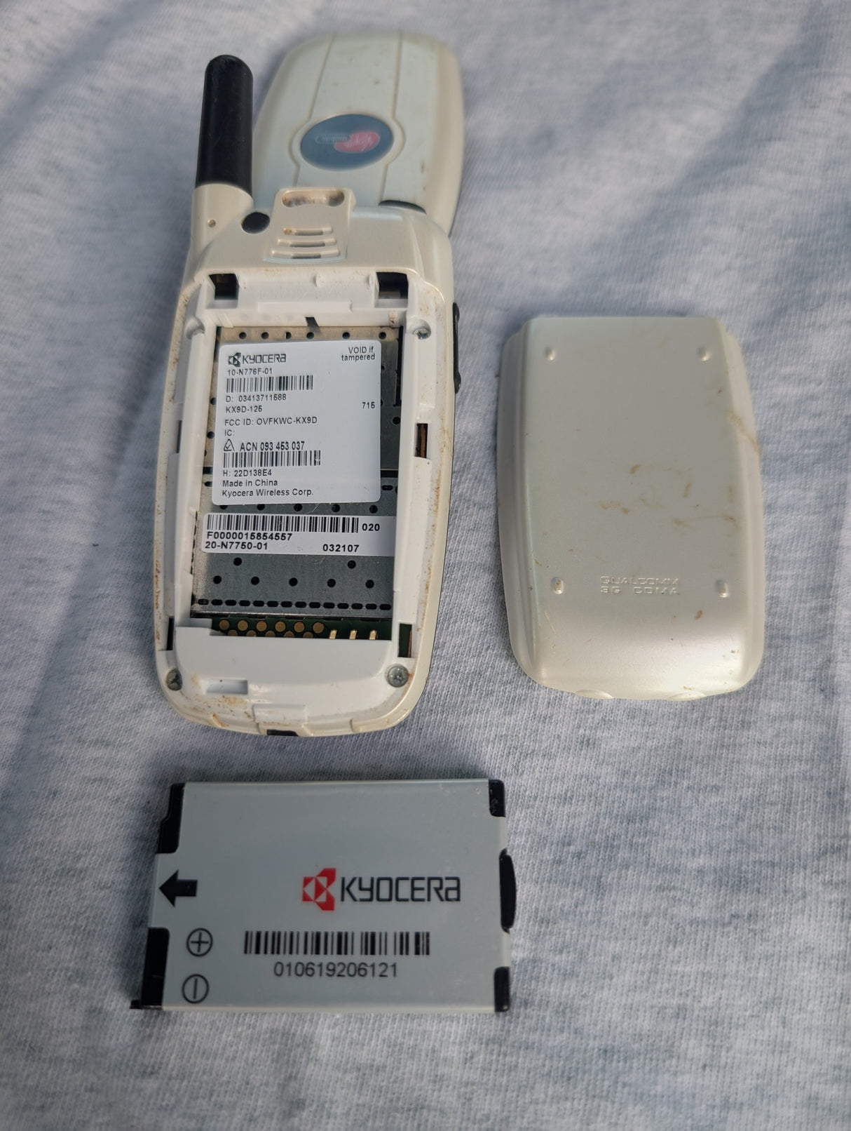 Kyocera Oystr KX9 / Oyster KX9D - White ( Virgin Mobile ) Rare Flip Phone
