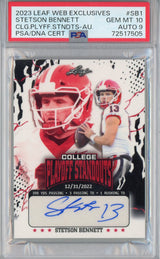 Tarjeta de fútbol americano de novato RC autografiada Stetson Bennett #SB1 #/274, calificada como destacada en los playoffs de Leaf College de 2023, PSA/DNA 10 Gem Mint Auto Grade 9