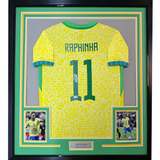 Camiseta de fútbol amarilla de Brasil, enmarcada, autografiada y firmada por Raphinha Raphael Belloli, 35 x 39, Beckett BAS COA