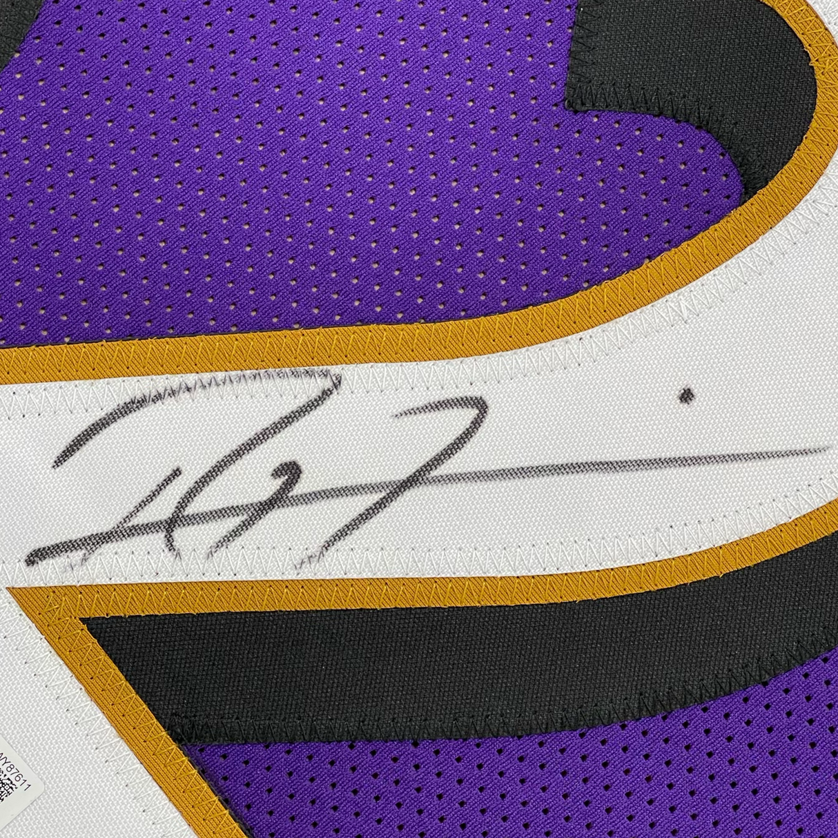Camiseta de fútbol americano de Baltimore, morada, enmarcada, autografiada y firmada por Ray Lewis, 35 x 39, PSA/CÓDIGO DE AUTÉNTICO/ADN