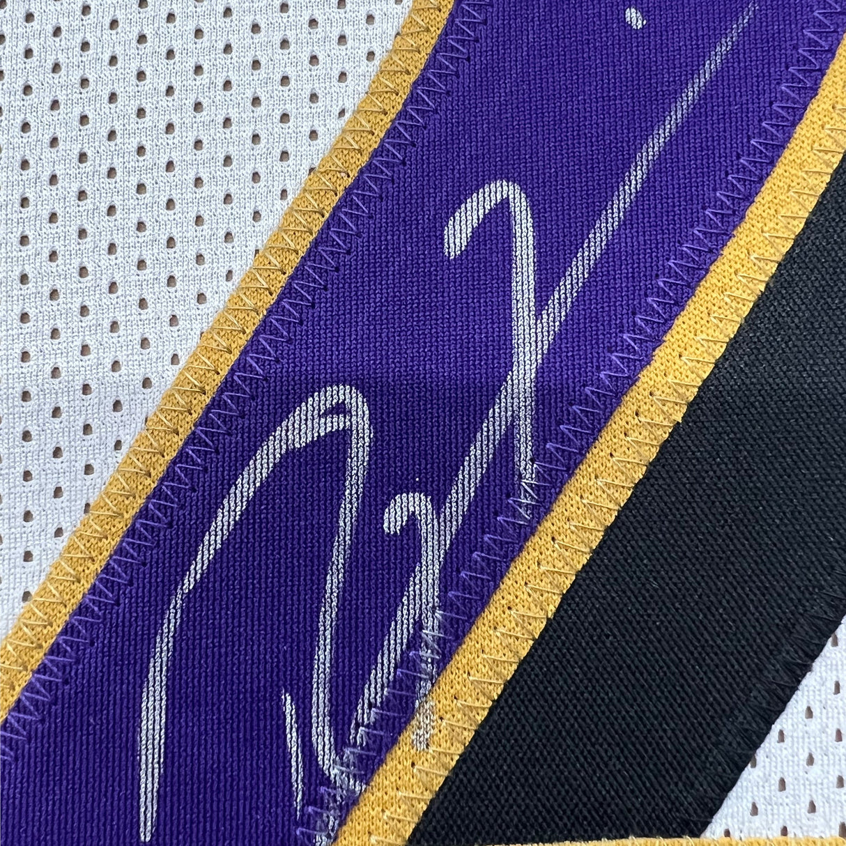 Camiseta de fútbol americano de Baltimore, blanca, enmarcada, autografiada y firmada por Ray Lewis, 35 x 39, JSA COA