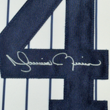 Camiseta de béisbol de raya diplomática de Nueva York Beckett BAS COA Holo, enmarcada, autografiada y firmada por Mariano Rivera, 35 x 39