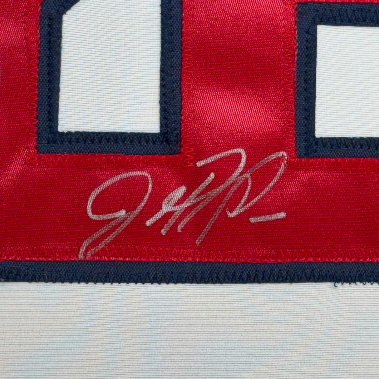Camiseta de béisbol blanca de Atlanta, enmarcada, autografiada y firmada por John Rocker, 35 x 39, con certificado de autenticidad de PSA y ADN.