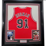 Camiseta de baloncesto enmarcada, autografiada y firmada de Dennis Rodman, 35 x 39, color rojo Chicago, JSA COA