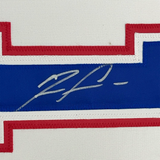 Camiseta de béisbol retro blanca de Atlanta, enmarcada, autografiada y firmada por Ronald Acuña Jr., 35 x 39, Beckett BAS COA