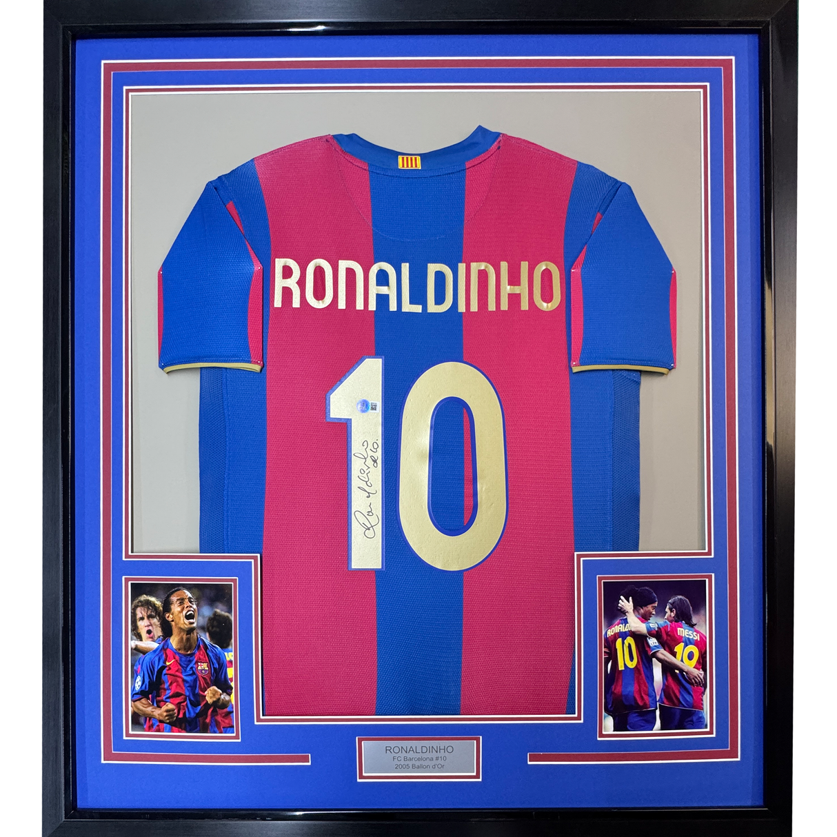 Camiseta de fútbol azul/roja del Barcelona de Ronaldinho, enmarcada, autografiada y firmada, 35 x 39, Beckett BAS COA