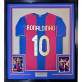Camiseta de fútbol azul/roja del Barcelona de Ronaldinho, enmarcada, autografiada y firmada, 35 x 39, Beckett BAS COA