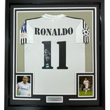 Camiseta de fútbol blanca del Real Madrid de Ronaldo Nazario, enmarcada y firmada, 35 x 39 cm, Beckett BAS COA