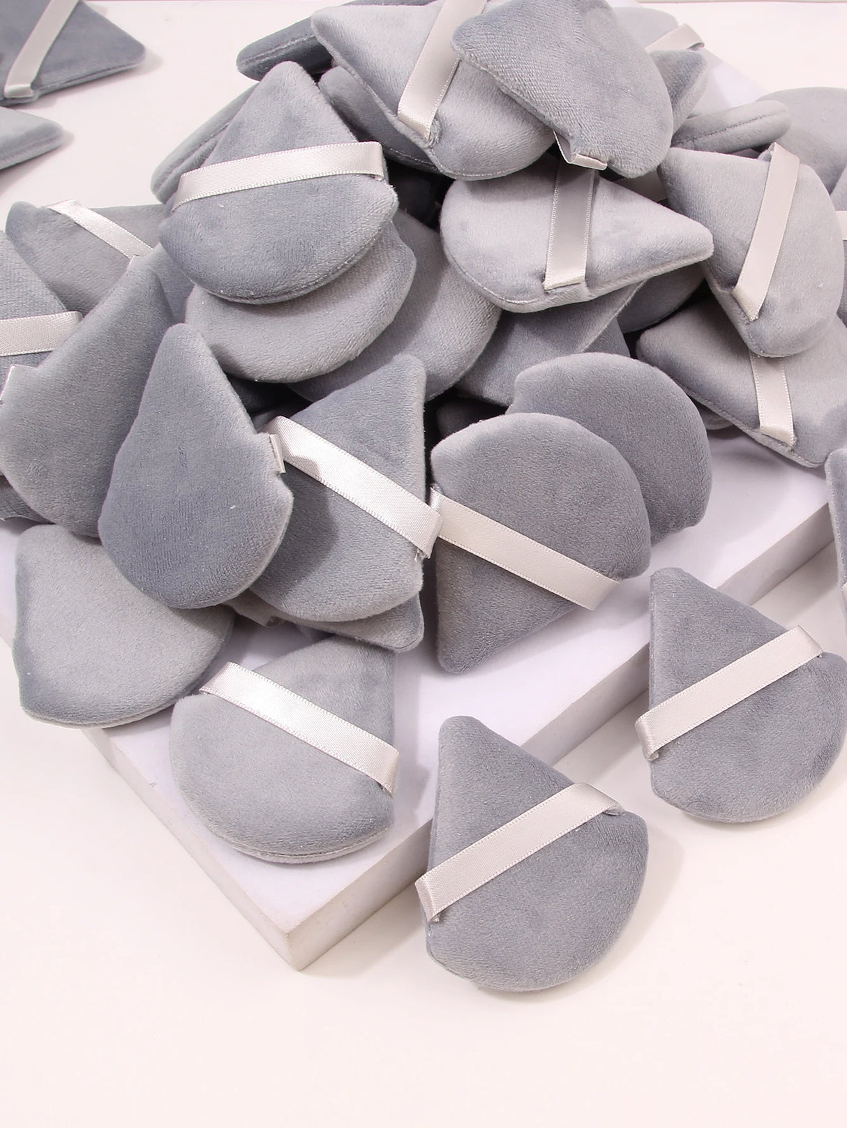 50Pcs Mixing colors randomly Triangle Powder Puff For Loose Powder Liquid Cosmetic Soft Plush Powder Puff Makeup Foundation Puff