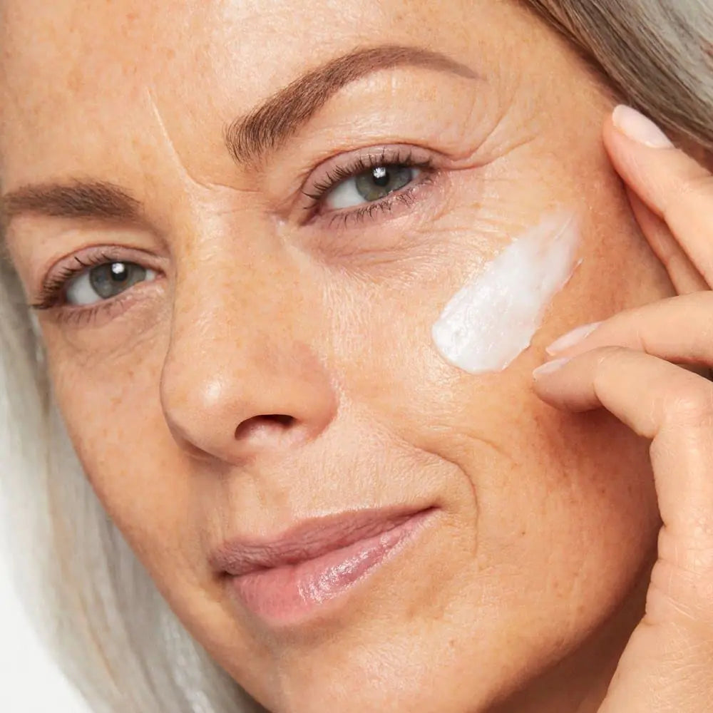 Crème visage au beurre 100 g Hydratant Purifie la peau Aide la peau à retenir l'humidité Apaise la peau sèche Végétalien pour les peaux sensibles Répare les rides