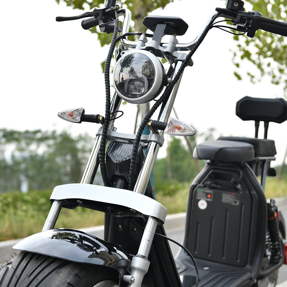 Trottinette électrique Citycoco, moteur puissant de 4 000 W, vitesse maximale de 60 à 70 km/h, batterie de 60 V 25 Ah, autonomie de 40 à 60 km, charge maximale de 250 kg.