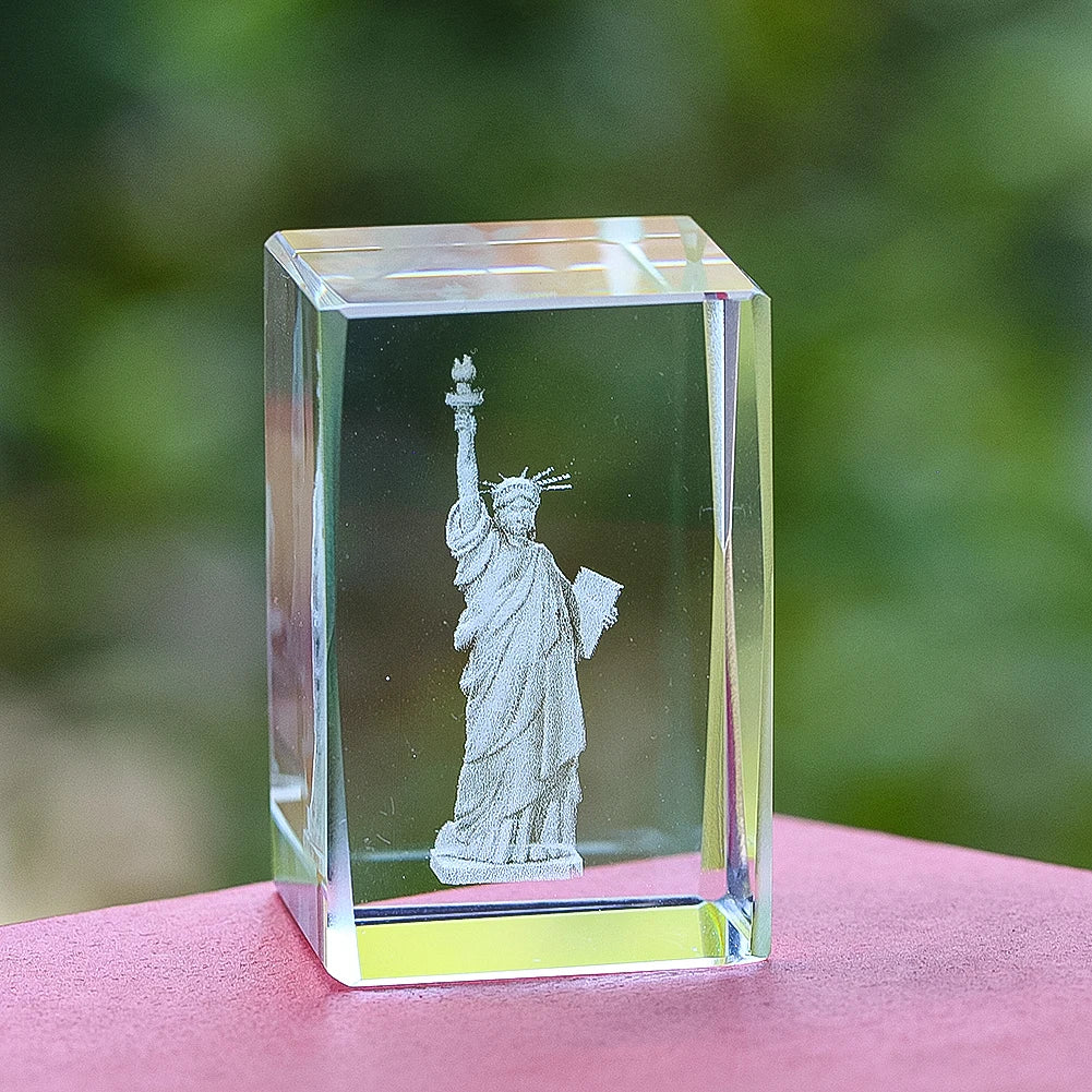 Statue of Liberty Transparent Crystal Inside Carved Desktop Feng Shui Paperweight Holiday Gifts Fine Home Decorations Souvenirs