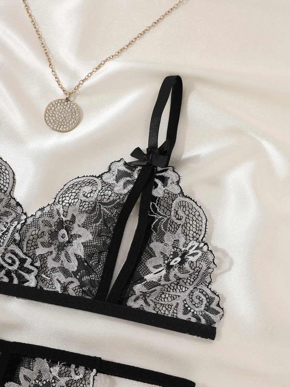 Women Sexy Lingerie Bra Thongs Sets Ultrathin Lace Lingerie Set Temptation Erotic Open Bra Crotchless Outfits For Pretty Girls - Lootquake