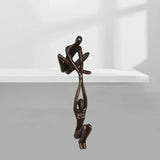 Figura de hombre levantando a mujer, estatua artística, escultura de amante, adorno para decoración de escritorio del hogar, escultura de pareja bailando, arte creativo.