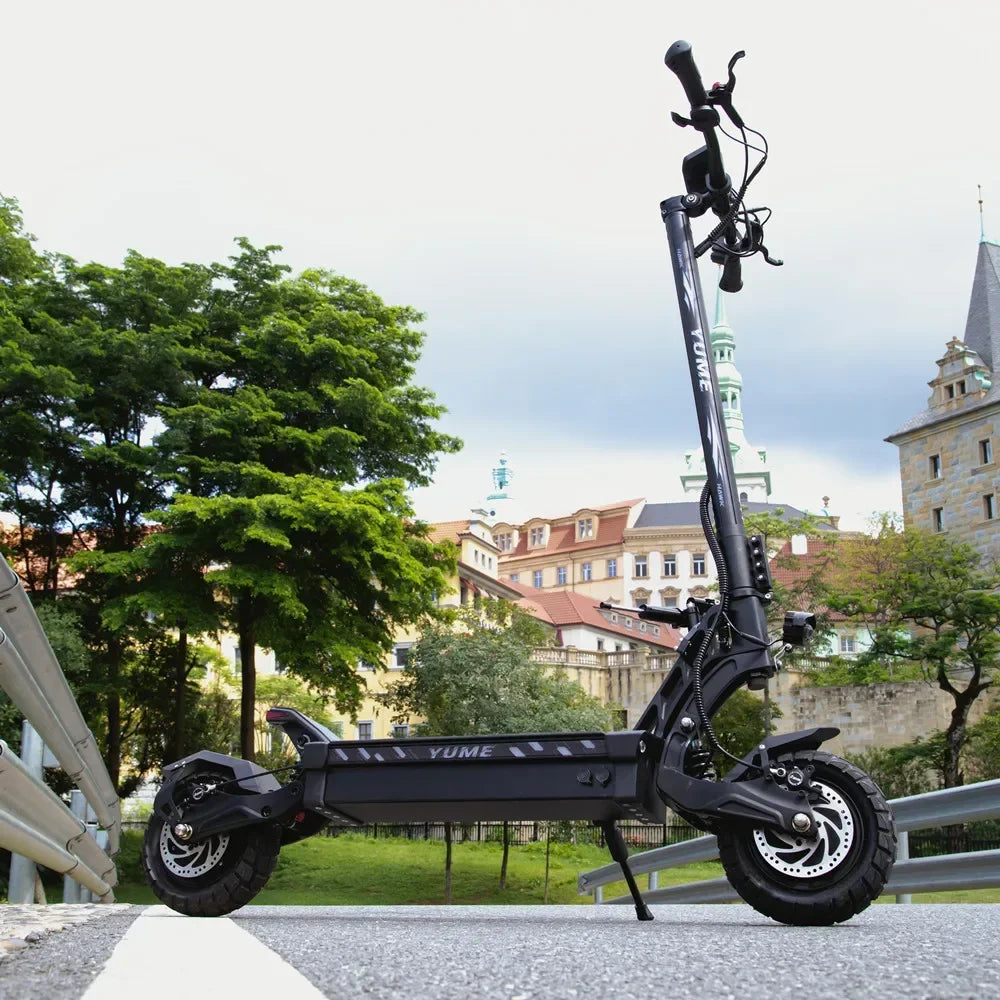 Trottinette électrique Yume Hawk Pro 6 000 W à double moteur, accélérateur au pouce, écran NFC, vitesse maximale : 85 km/h, batterie 60 V-30 AH, autonomie maximale : 100 km