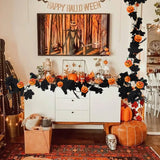 Décorations de fête d'Halloween : vignes de citrouilles, feuilles d'érable et araignées. Couronne gothique pour une ambiance de vacances effrayante. Décorations de fête d'Halloween.