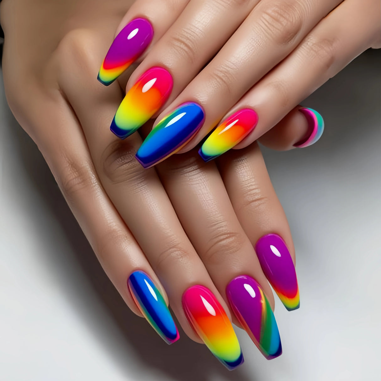 Long nail art patches with purple polka dots and a shiny, fashionable, individual and high-end feel. Detachable 24-piece nail ar