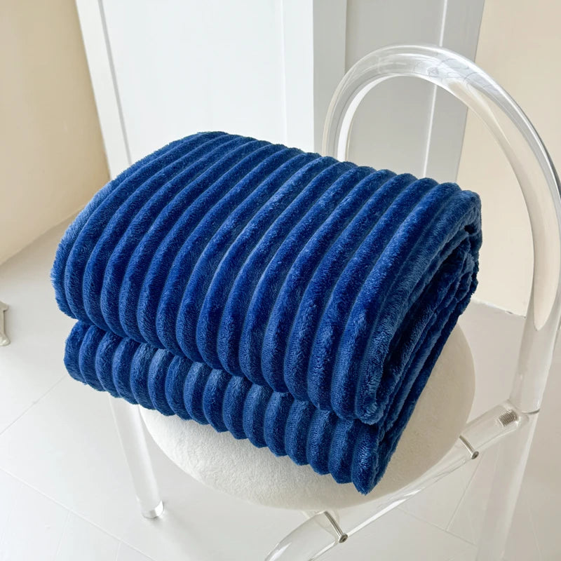 1 manta de rayas azules: manta gruesa, diseño moderno y simple, manta para la siesta de oficina para las cuatro estaciones, adecuada para cama o sofá.