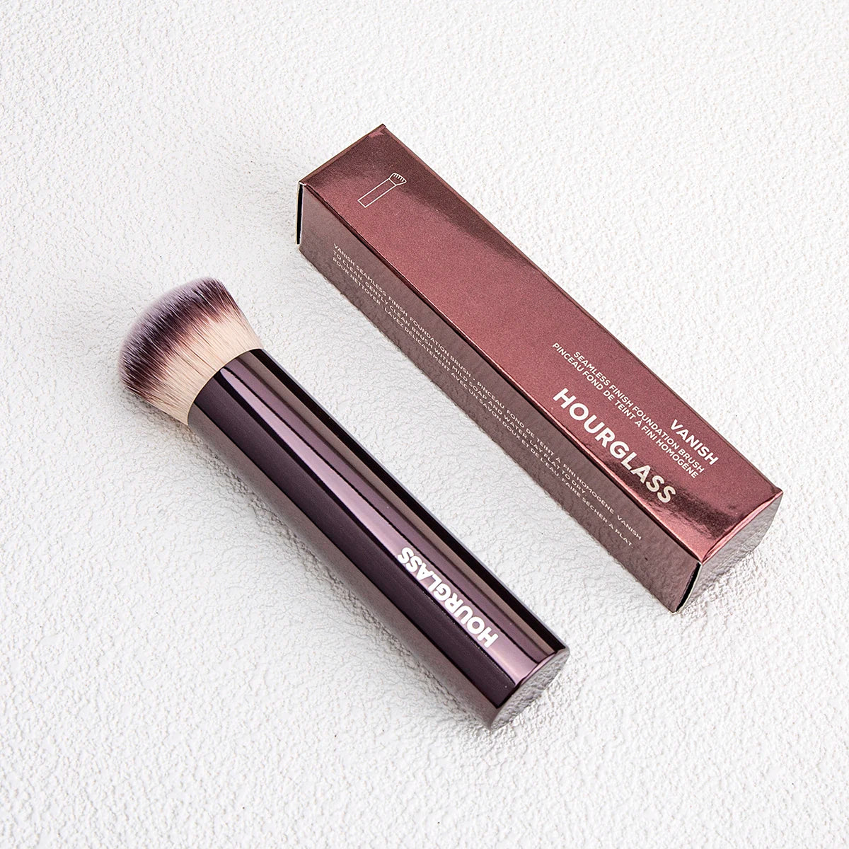 Brocha para base de maquillaje Hourglass con acabado uniforme Brocha para base en ángulo Rostro Cobertura modulable Base de maquillaje en crema líquida Herramienta de maquillaje
