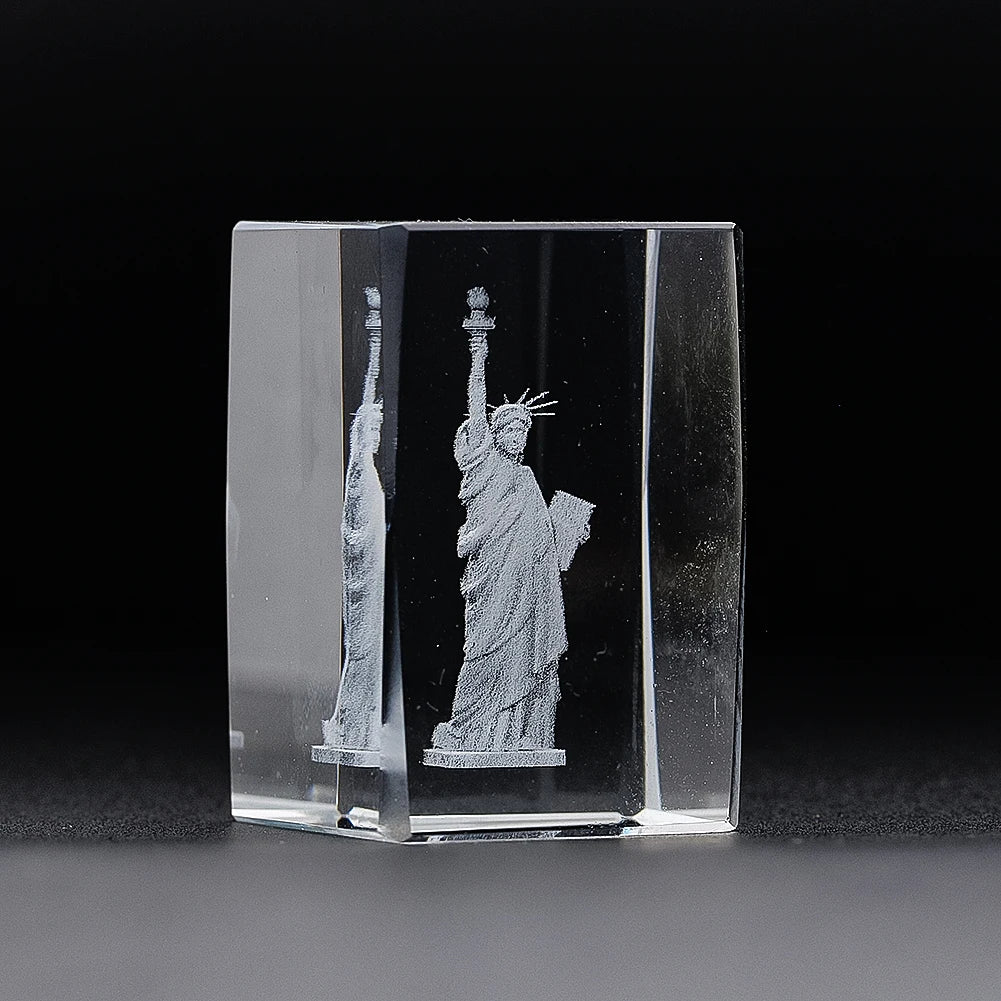 Statue of Liberty Transparent Crystal Inside Carved Desktop Feng Shui Paperweight Holiday Gifts Fine Home Decorations Souvenirs