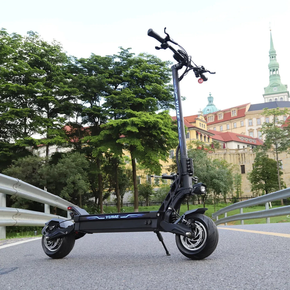 Trottinette électrique Yume Hawk Pro 6 000 W à double moteur, accélérateur au pouce, écran NFC, vitesse maximale : 85 km/h, batterie 60 V-30 AH, autonomie maximale : 100 km