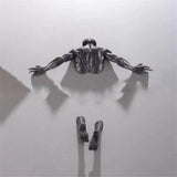 Nueva decoración de pared de imitación de cobre, personaje abstracto, resina, hombre escalador, estatua, escultura, fondo, arte de pared 3D a través de la pared