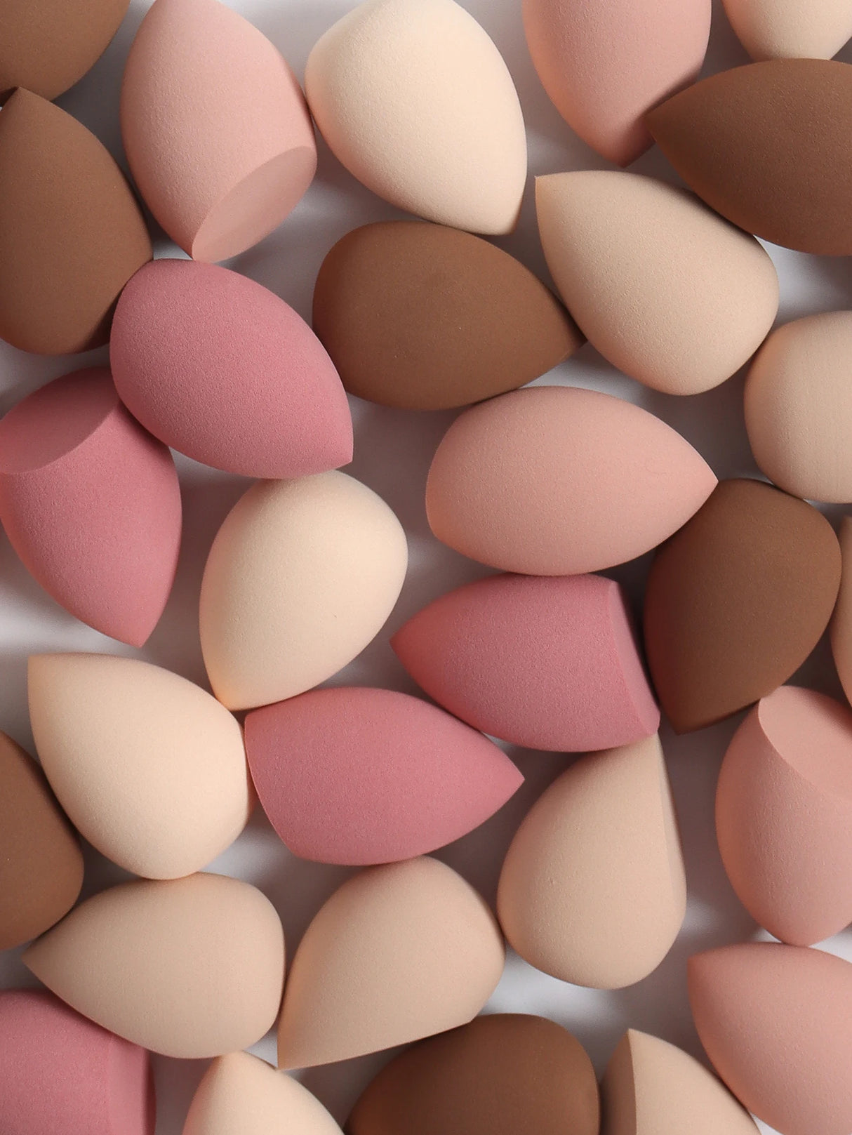 30 Beauty Eggs (Esponjas de Maquillaje) Esponja de Belleza Mixta para Base de Maquillaje, Líquida, en Crema y en Polvo Sin Impurezas, Multicolor C