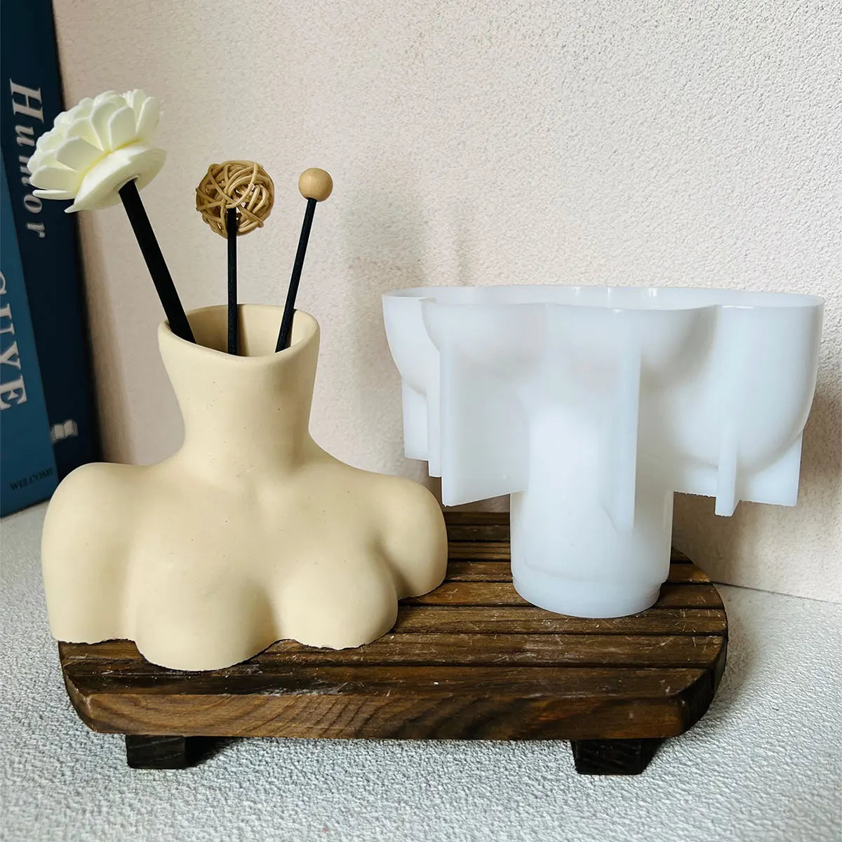 Abstract Human Sculpture Vase Silicone Aromatherapy Stick Container Plaster Mold Dried Flower Striped Vase Concrete Molds
