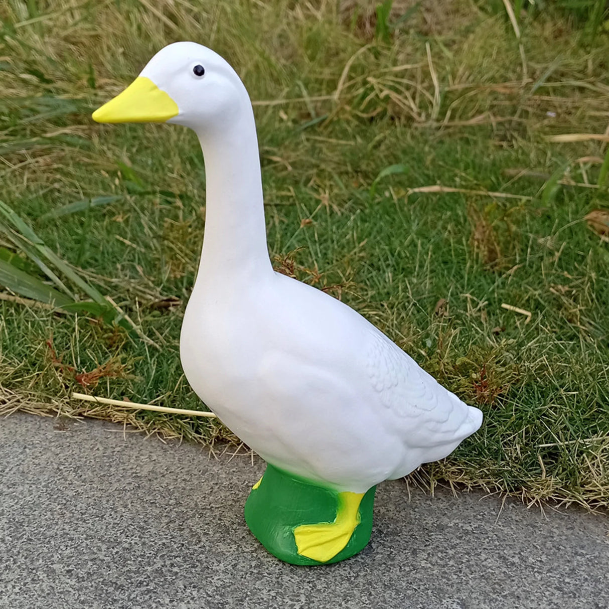 Resin Goose Figurine Lifelike Exquisite Craft Goose Statue Sculpture Ornament for Home Garden Porches Decoration