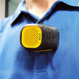 Altavoz Bluetooth portátil, inalámbrico, con clip magnético, resistente al agua, con correa para escuchar música y hacer llamadas con manos libres.