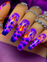 Long nail art patches with purple polka dots and a shiny, fashionable, individual and high-end feel. Detachable 24-piece nail ar