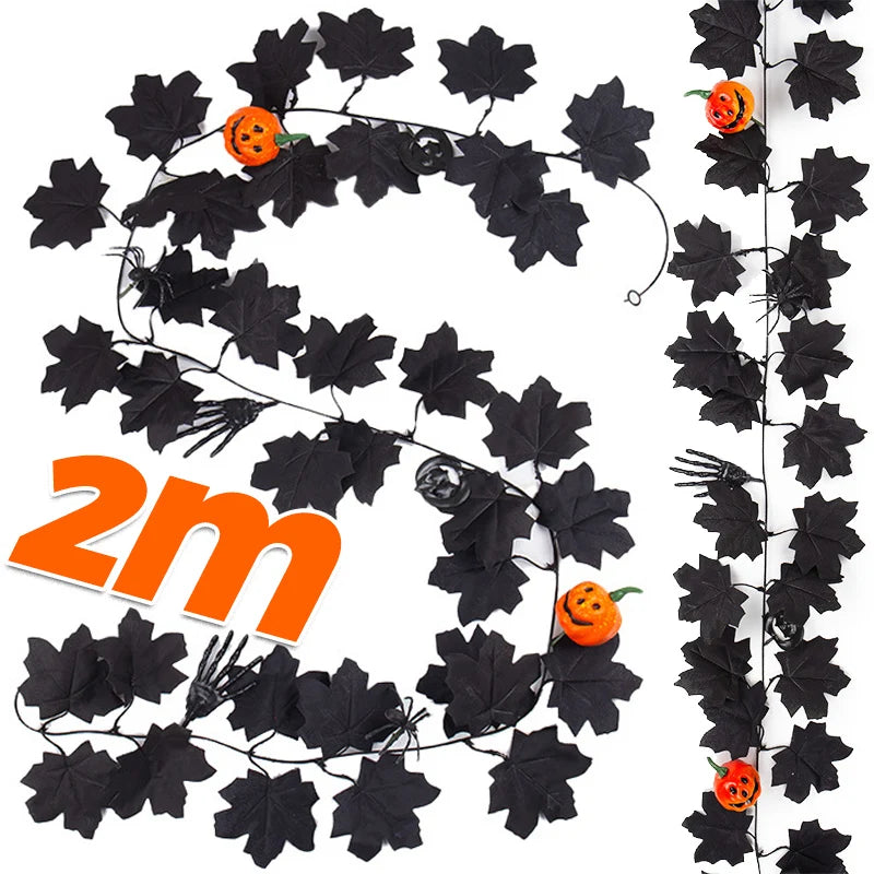 Décorations de fête d'Halloween : vignes de citrouilles, feuilles d'érable et araignées. Couronne gothique pour une ambiance de vacances effrayante. Décorations de fête d'Halloween.