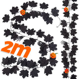 Décorations de fête d'Halloween : vignes de citrouilles, feuilles d'érable et araignées. Couronne gothique pour une ambiance de vacances effrayante. Décorations de fête d'Halloween.