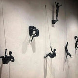 Escultura de resina de atleta moderna y sencilla para Navidad de 2024, escultura creativa de hombre escalador, escultura de pared acabada a mano para arte mural.