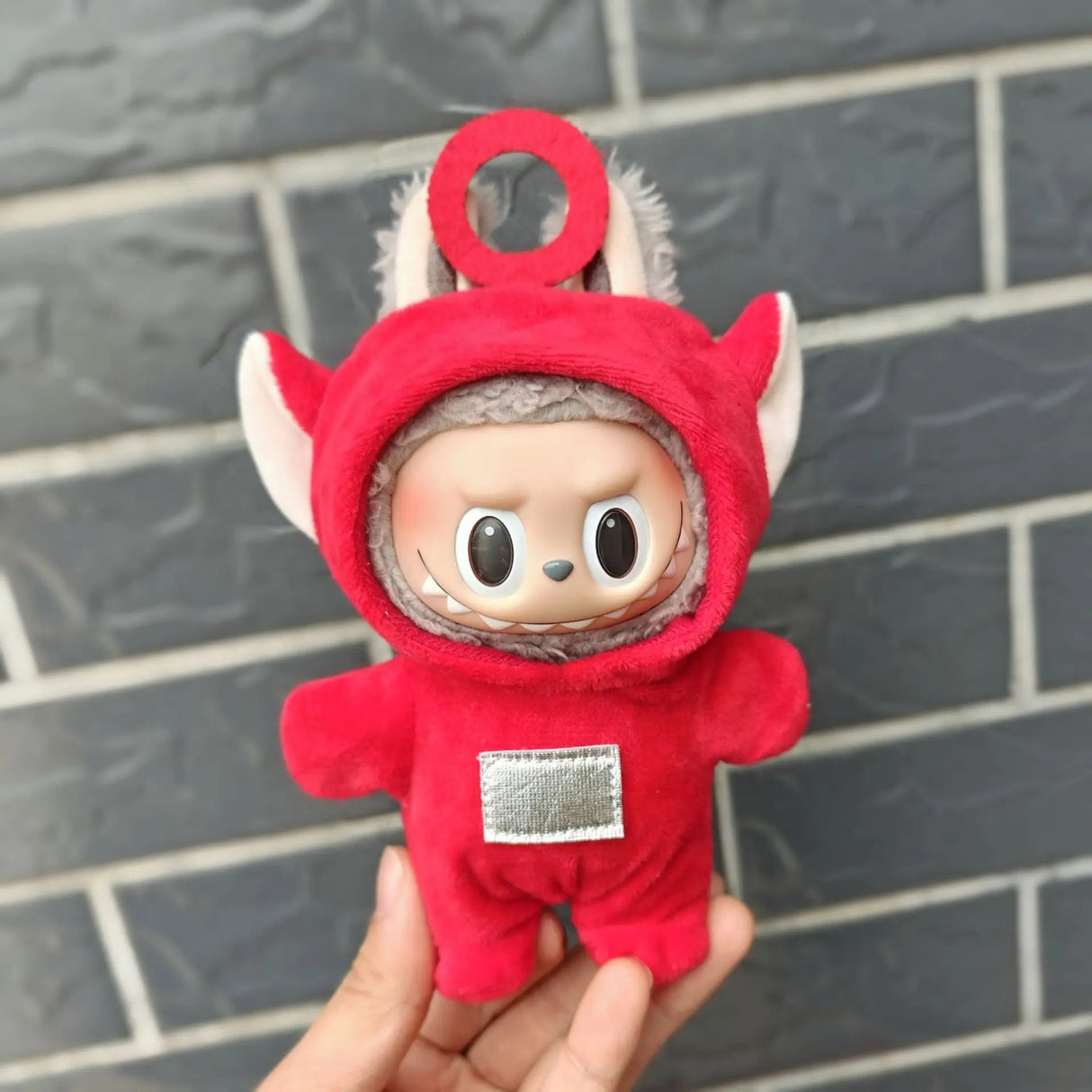 Muñeca Labubu II de 17 cm con atuendo de moda, linda muñeca de peluche sentada, ídolo de fiesta, ropa y accesorios personalizables, juguete para todas las edades.