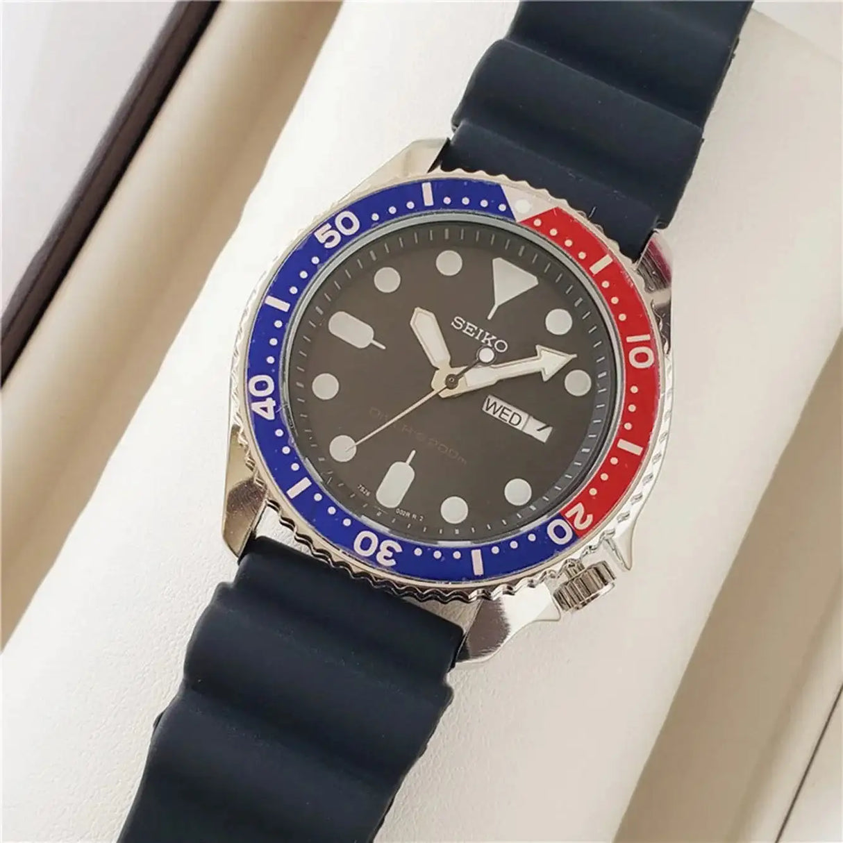 SEIKO Men's Sports Quartz Waterproof Watch, Multifunctional Dial Luminous Hands and Markers, Stainless Steel or Rubber Strap. - Lootquake
