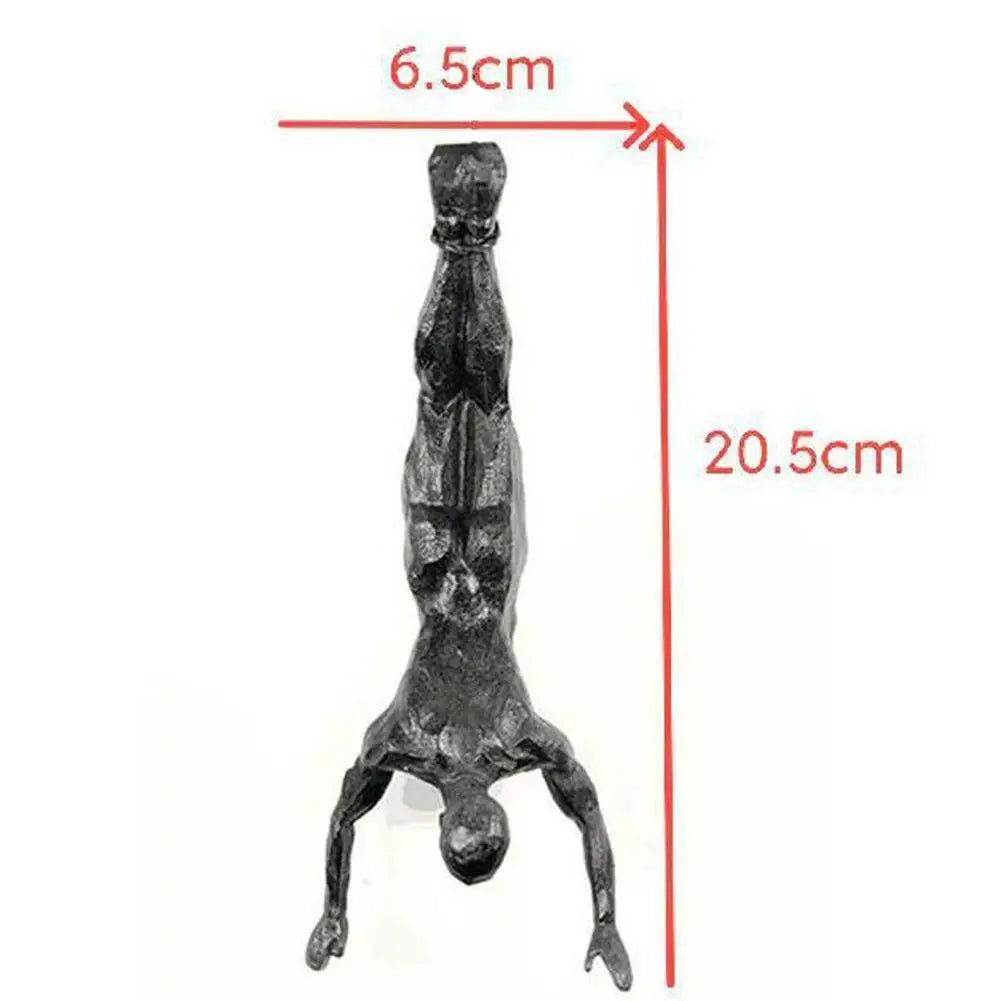 Escultura de resina de atleta moderna y sencilla para Navidad de 2024, escultura creativa de hombre escalador, escultura de pared acabada a mano para arte mural.