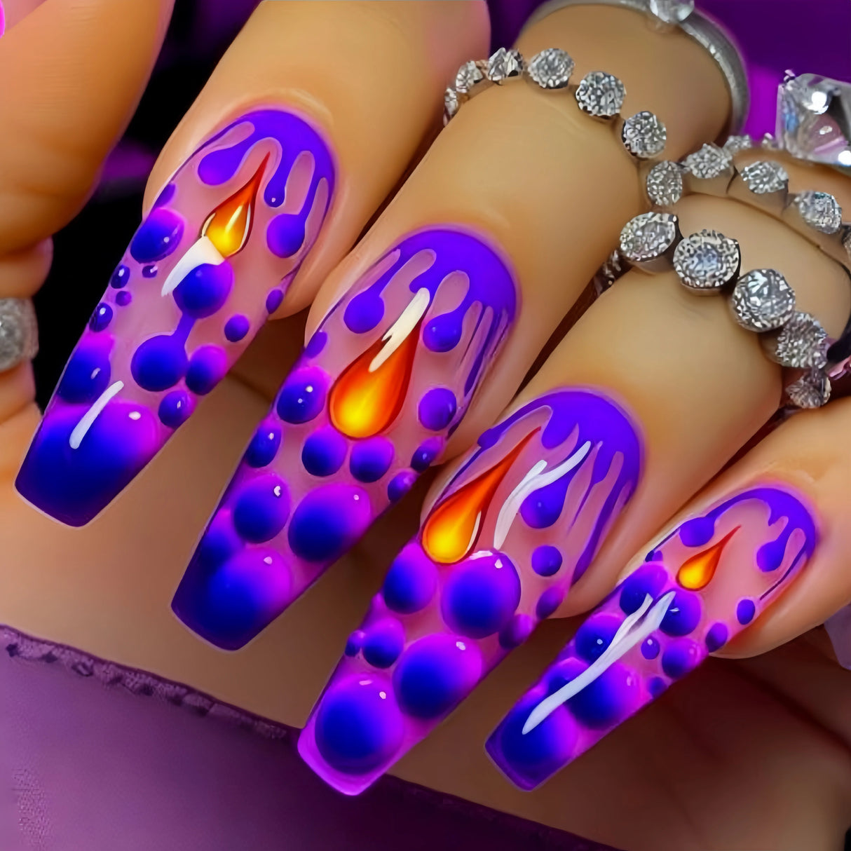 Long nail art patches with purple polka dots and a shiny, fashionable, individual and high-end feel. Detachable 24-piece nail ar