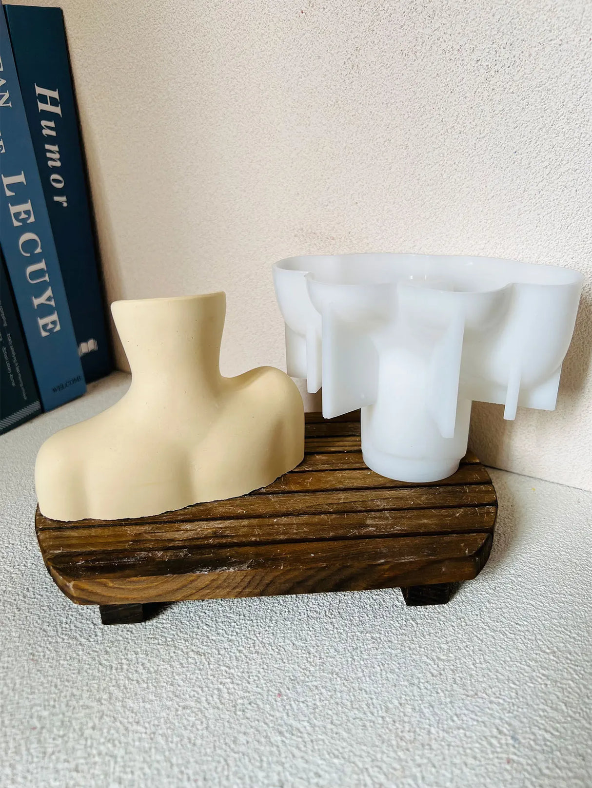 Abstract Human Sculpture Vase Silicone Aromatherapy Stick Container Plaster Mold Dried Flower Striped Vase Concrete Molds