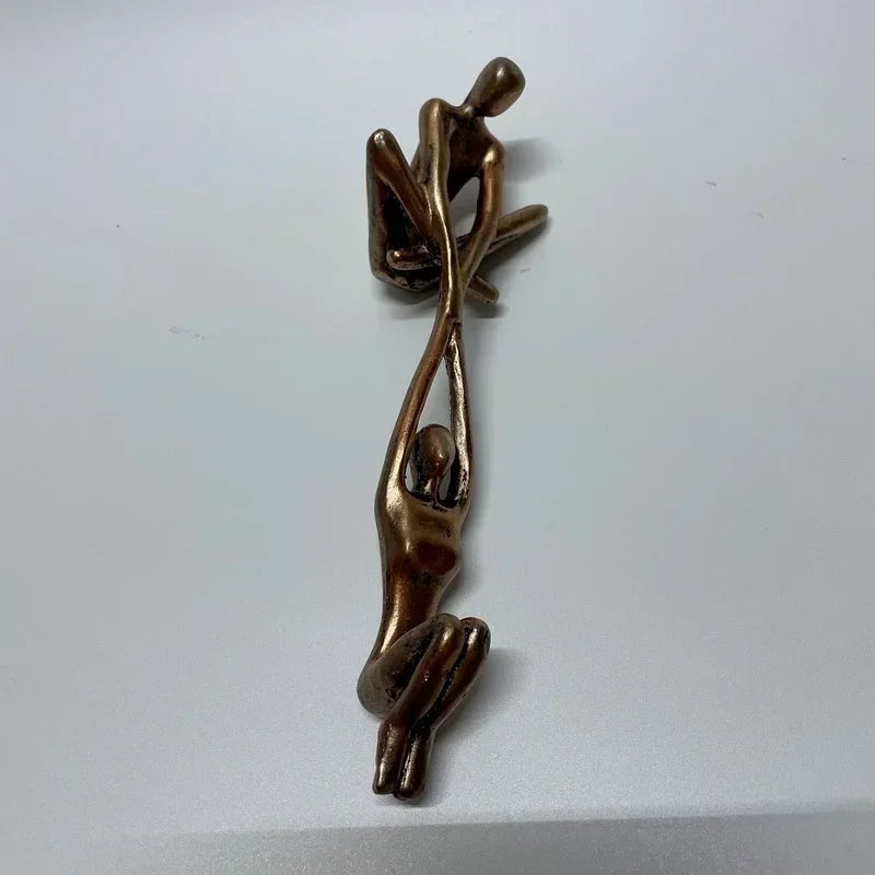 Figura de hombre levantando a mujer, estatua artística, escultura de amante, adorno para decoración de escritorio del hogar, escultura de pareja bailando, arte creativo.