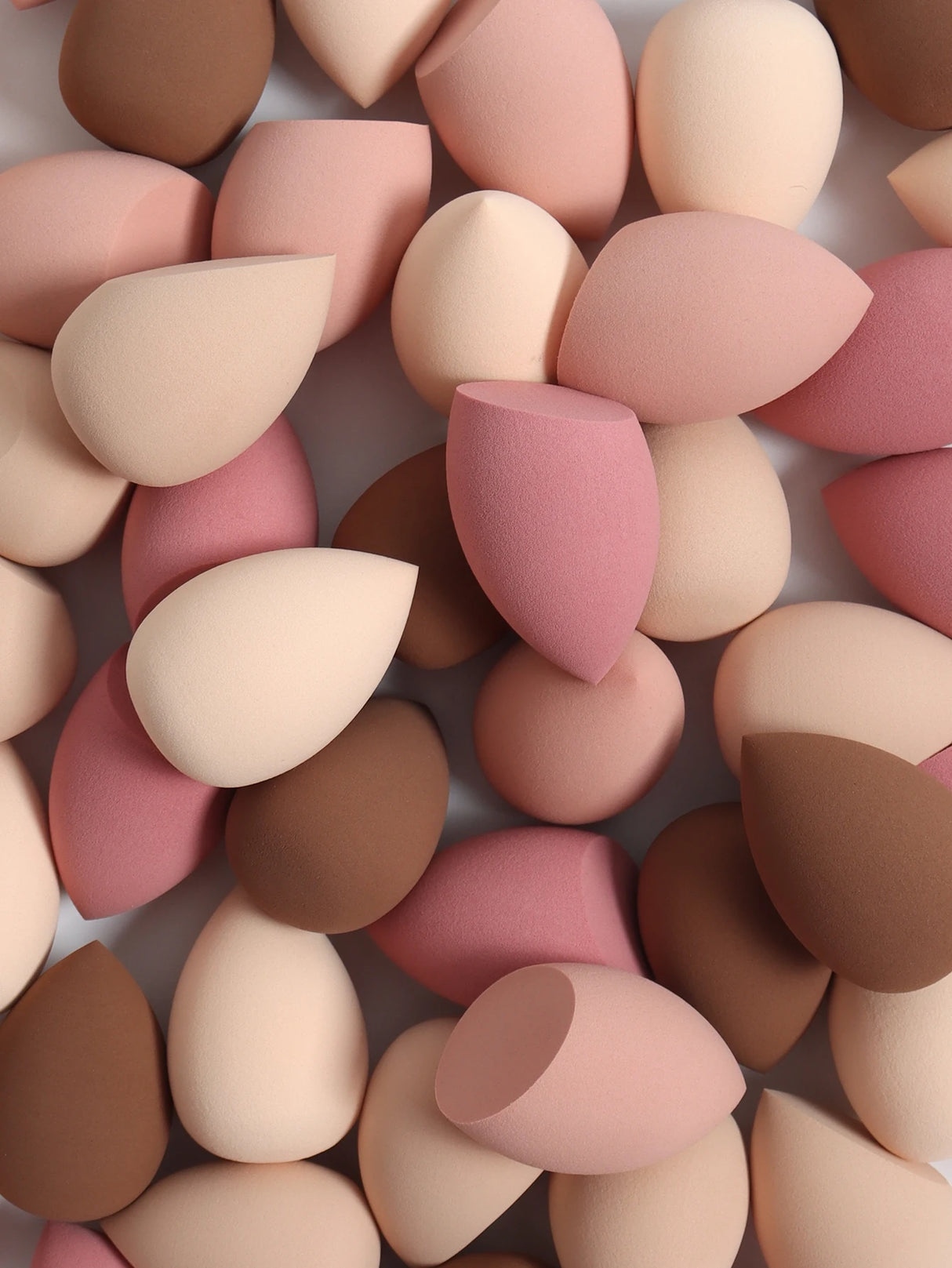 30 Beauty Eggs (Esponjas de Maquillaje) Esponja de Belleza Mixta para Base de Maquillaje, Líquida, en Crema y en Polvo Sin Impurezas, Multicolor C