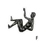 Escultura de resina de atleta moderna y sencilla para Navidad de 2024, escultura creativa de hombre escalador, escultura de pared acabada a mano para arte mural.