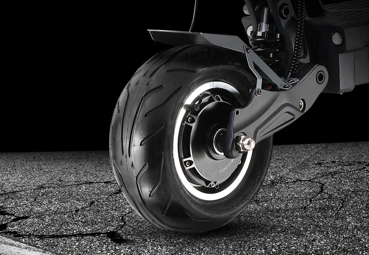 Trottinette électrique Yume Hawk Pro 6 000 W à double moteur, accélérateur au pouce, écran NFC, vitesse maximale : 85 km/h, batterie 60 V-30 AH, autonomie maximale : 100 km