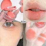 Bálsamo para labios y mejillas en forma de corazón de Gegebear: acabado mate suave y fino con delicados tonos rosados ​​para una apariencia ruborizada.